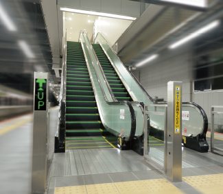 駅舎用エスカレーター J.step 